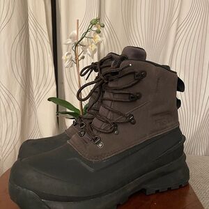 The North Face Men's Black and Brown Snow Boots